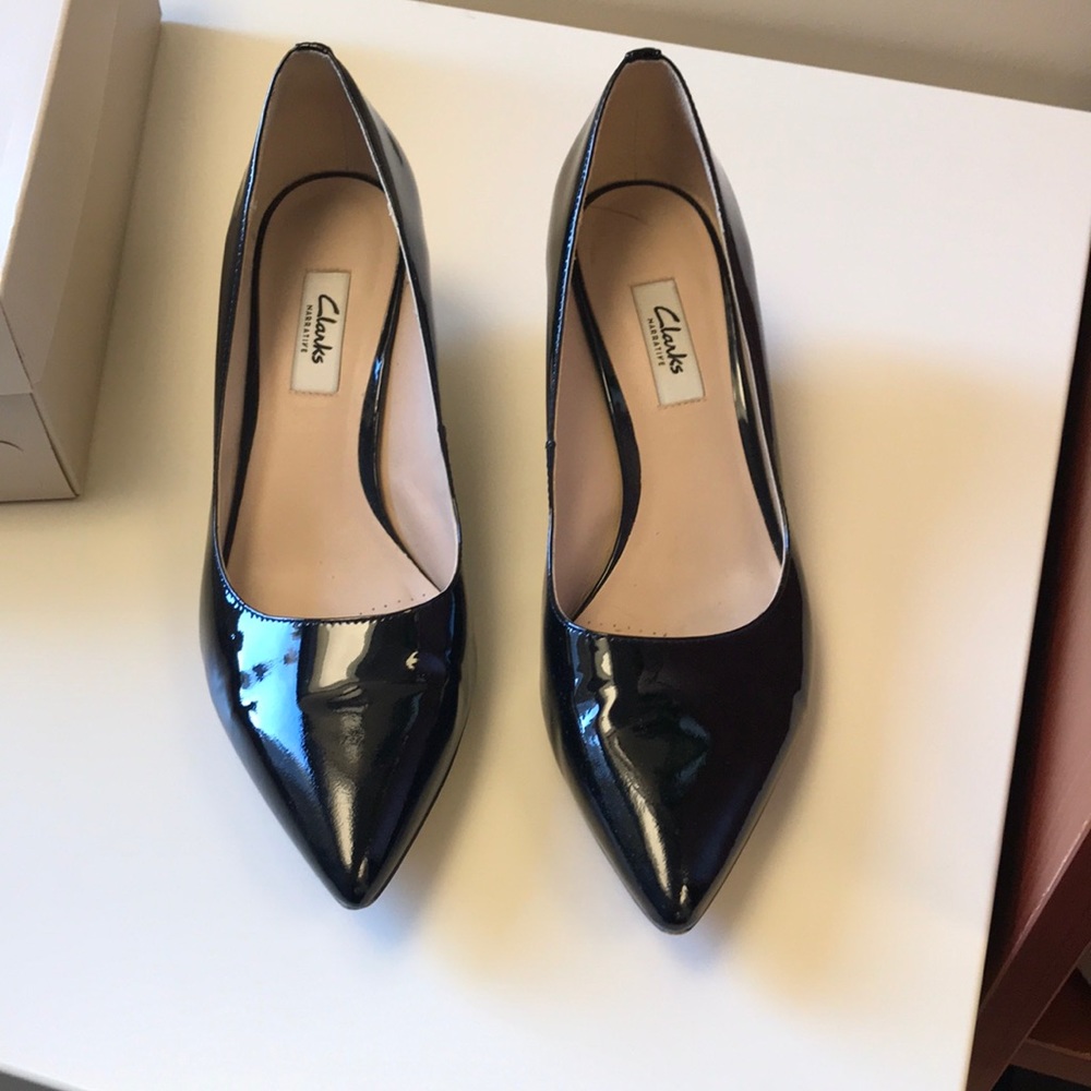 Black patent leather low heeled pointed toe shoes